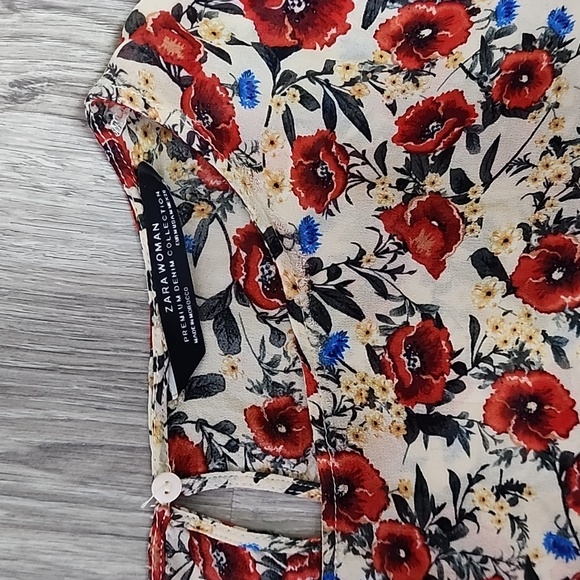 Zara Women blouse top floral print white red Premium Denim Collection Flowy SZ M - Picture 3 of 6